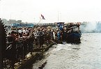 gegrillter Fisch - Verkauf direkt vom Boot